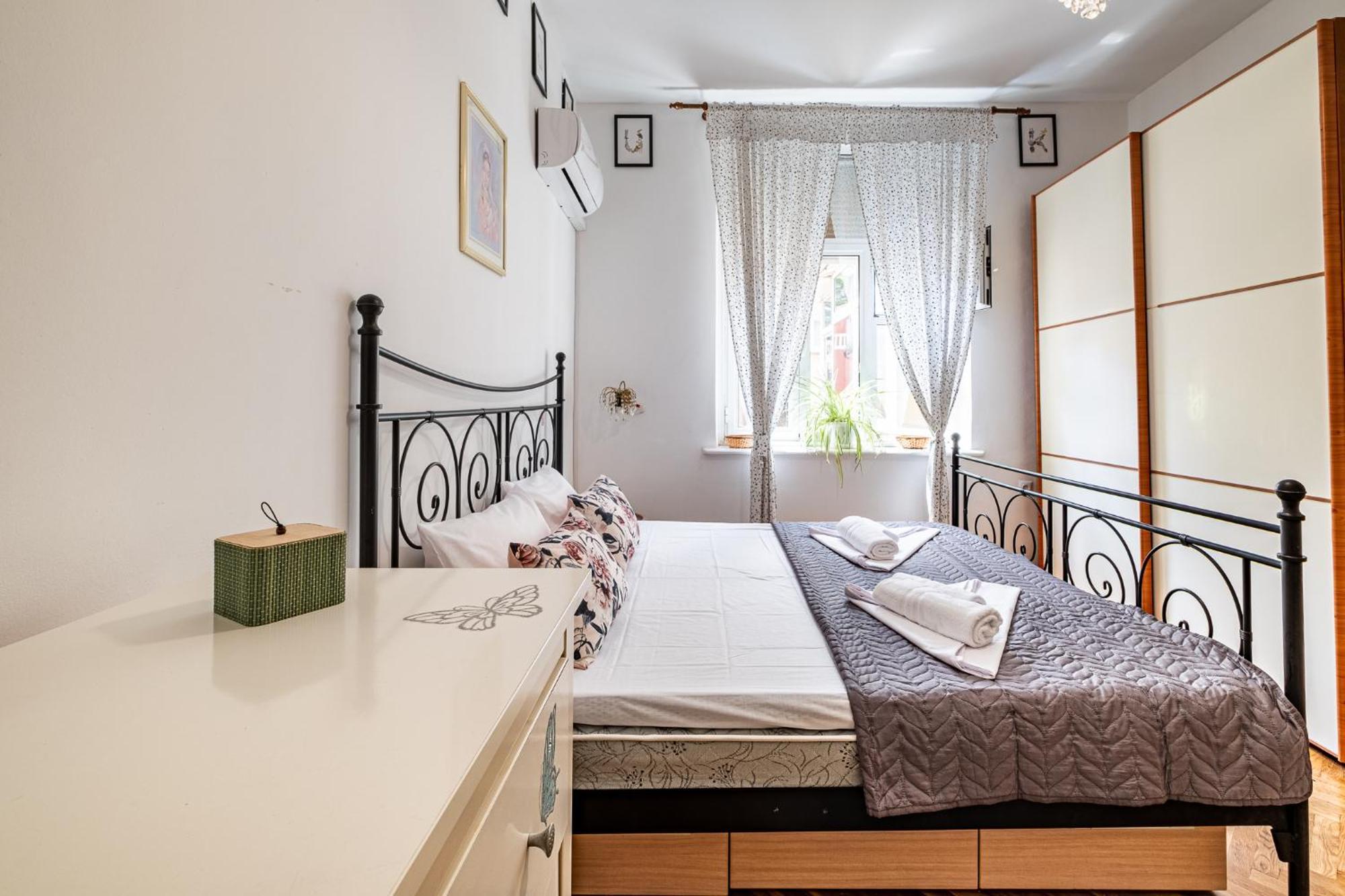 Aristocratic 2Bdrm Central Apartment Варна Екстериор снимка